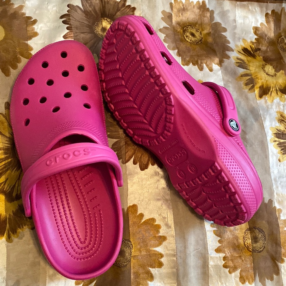 Pink Crocs Men 8/Women’s 10